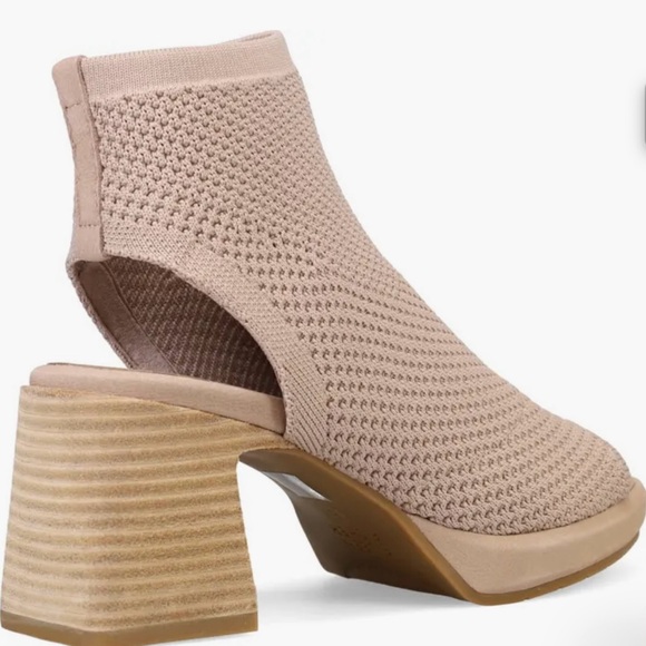 Gavis Cutout Bootie in Blush NIB - Picture 4 of 11
